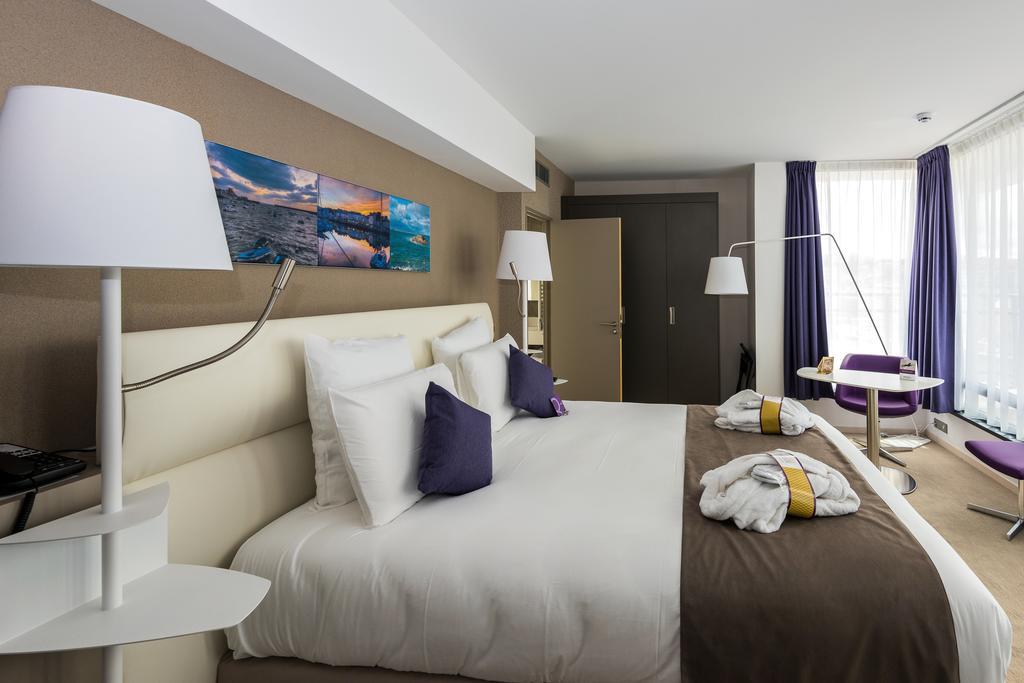 Mercure Cherbourg Centre Port Exterior photo
